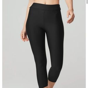 Alo Yoga Airlift High-Waist conceal zip Capri leggings NEW 1 for $59 2 for $90